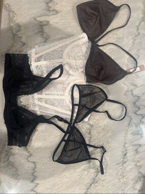 Women's Bra Bundle.  Count 4. Sizes 32B and XS